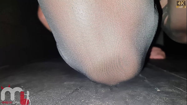 Image Casada safada e gulosa fode com desconhecido no gloryhole e quase engravida