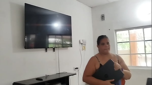 Image hijastra muy puta seduce con su culo a viejo asqueroso de su padrastro para que le haga la tarea. luego termina en una dura y delicisa follada y con el culo lleno de leche