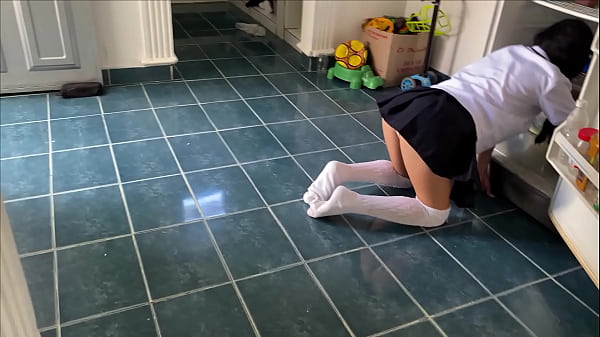 Image CHICA HORNY DE ESCUELA SEDUCE A SU PADRASTRO PARA QUE LE DESTROCE EL CO&Ntilde_O