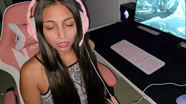 Image Huge Cumshot a Mi Hermanastra Gamer Kawaii