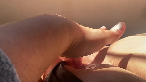 Image POV Close up: Latina curvy en pantie oscura y fingering matutino - Orgasmo femenino