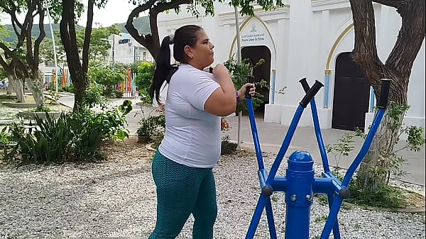 Image Latina gordita Termina teniendo sexo duro con su vecino porque su marido est&aacute_ trabajando