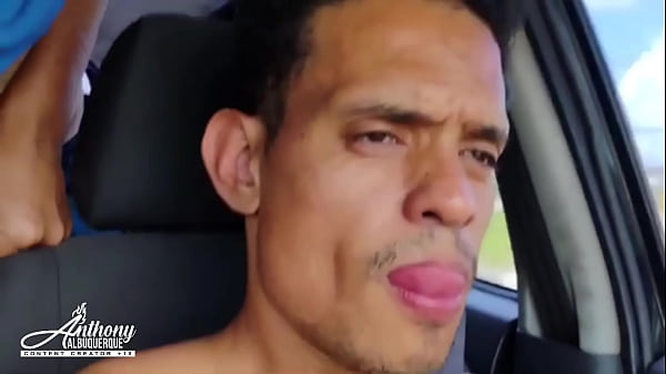 Image sacanagem no uber passageiros mamando o motorista