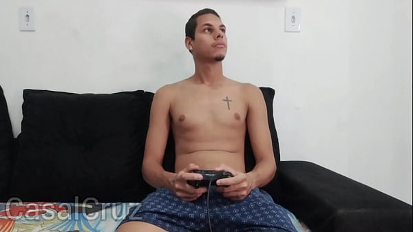 Image Jogando v&iacute_deo game com o filho da vizinha