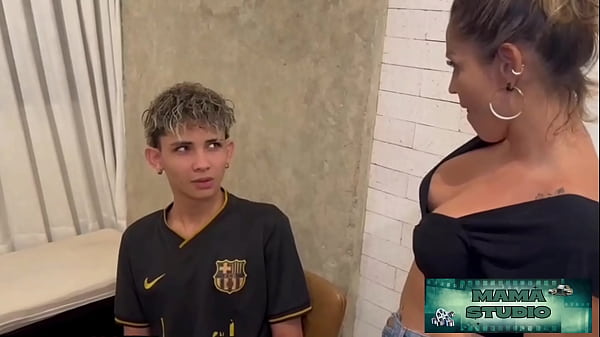 Image Mama Studio em:Trepei com minha madrasta safada para que ela n&atilde_o conte ao meu padastro que me pegou assistindo porn&ocirc_ na hora do jantar #