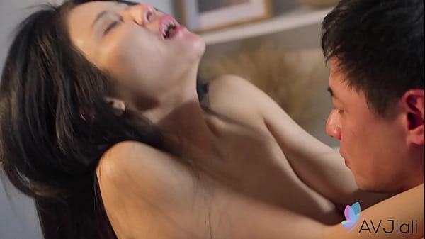 Image Chinese housewife Xian'erai gets a hard cock and enjoys it.