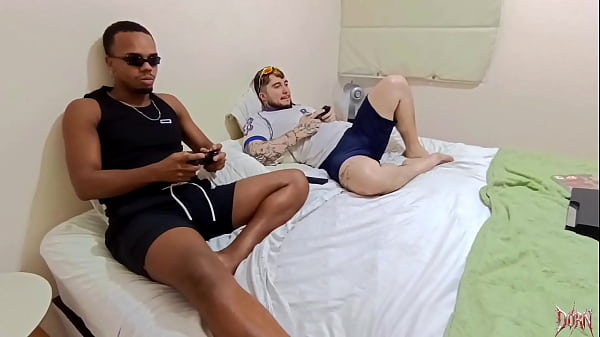 Image Perdi no videogame pro moleque gostoso meter a rola no meu cuzinho (COMPLETO NO RED)