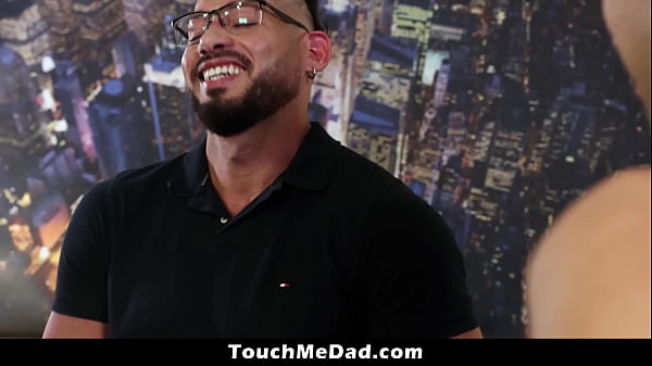 Image Daddy Seeing how Much Cock Rob&rsquo_s Mouth Can Take - Touchmedad