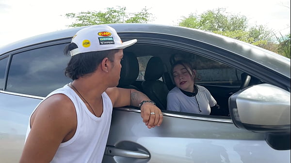 Image Encuentro a un peque&ntilde_o enano en medio de la nada y le hago el favor de llevarlo a su casa con la condici&oacute_n de cumplir mi fantas&iacute_a sexual de follar con un enano, no sabia que tenia una polla enorme.
