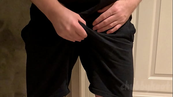 Image Chubbykaot Peeing and Cumming on the Sink at the Gym