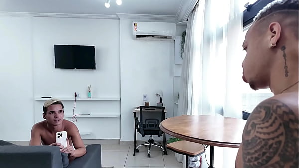 Image CHAME O AMIGO PRA TIRAR UMAS FOTOS MAS ELE TIROU FOI LEITE DA MINHA PICA.