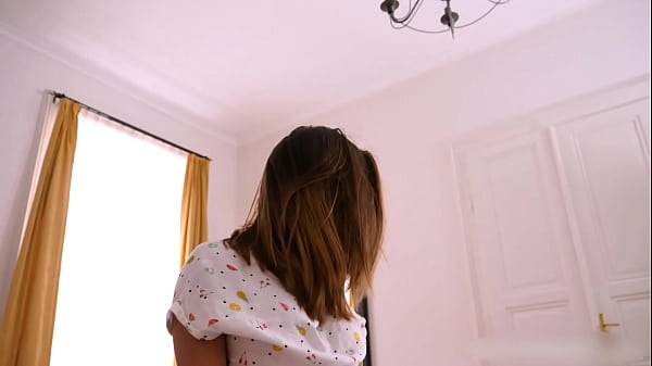 Image Hot Latina, Frida Sante gets a facial