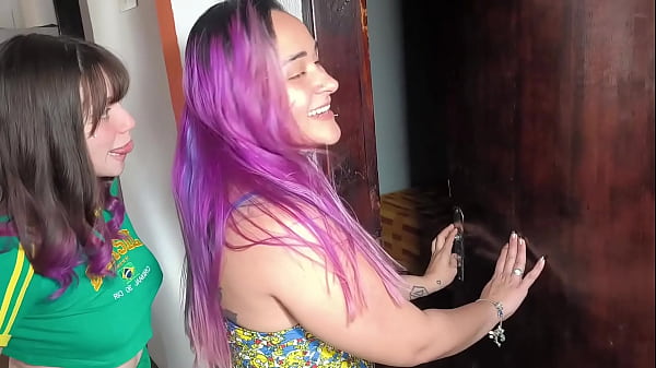 Image EU E MINHA AMIGA ACORDAMOS NOSSO CONVIDADO COM SEXO