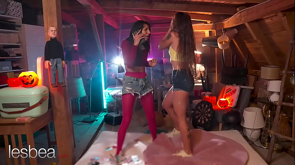 Image Teens shelter from the storm and share lesbian feelings - Lesbea