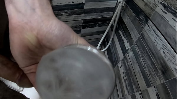 Image Infilo il fungo in un sex toy trasparente