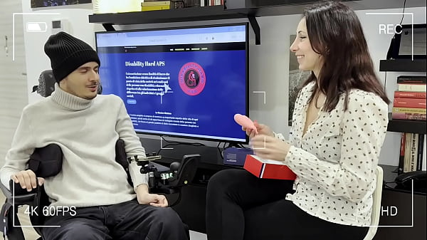 Image Sofia Bellucci fa la troia con un ragazzo disabile... &egrave_ solo l'inizio? Oppure non succeder&agrave_ mai pi&ugrave_?