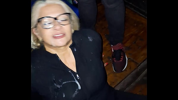 Image 8&deg_ Dessa vez os machos no cine porno vieram com muita porra e me deixaram a cara e boca bem lambuzadas