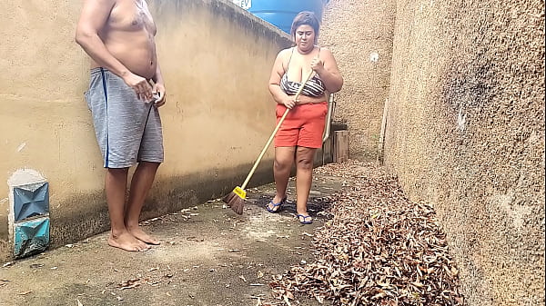 Image Madrasta &eacute_ fudida no quintal de casa enquanto todos os vizinhos assistem