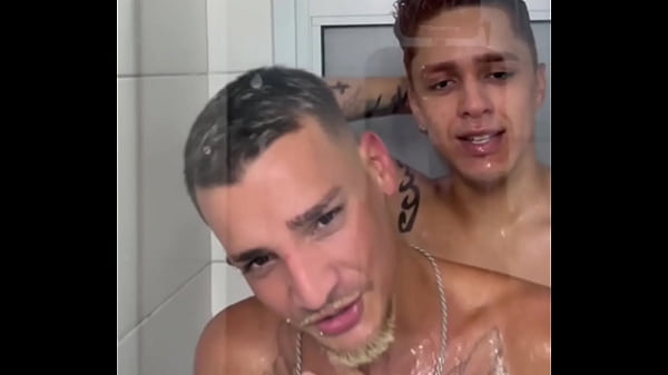 Image Novinho chega da escola e da de cara com o amigo dotado e nao resiste e fodem sem camisinha