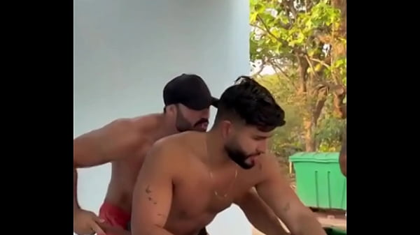 Image SENDO ARROMBADO POR DOIS DOTADOS