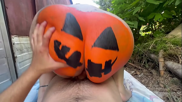 Image Dulce o Truco o Sexo Oral ? Esta Puta lo Hace TODO