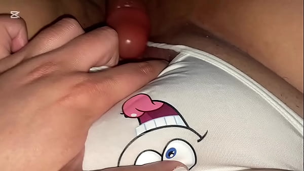 Image Latina curvy frota su cl&iacute_toris con dildo en pantie blanco - Orgasmo femenino