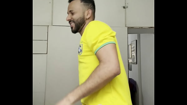 Image o personal ficou me olhando durante meu treino e depois perguntou se eu queria ir para casa com ele