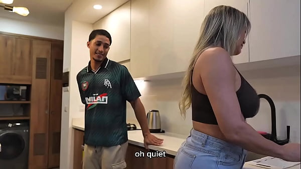 Image madrastra sexy se folla a su hijastro mientras su marido esta en el trabajo