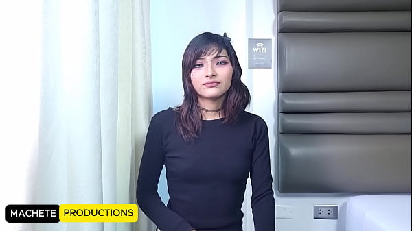 Image Angie sumisa de 19 a&ntilde_os inicia en el mundo del porno