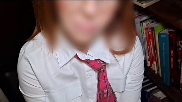 Image Ruivinha &eacute_ pega fazendo boquete na biblioteca da escola