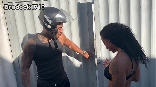 Image Fui fazer minha primeira entrega de motoboy a casada me recebeu s&oacute_ de calcinha n&atilde_o resisti e comi com for&ccedil_a