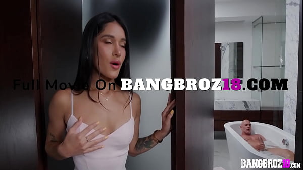 Image Stepdaughter Sneaky and Get in the Tub to Jack Off Giant Dick