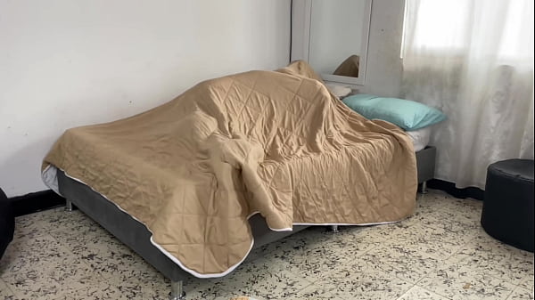 Image MI HERMANASTRO ENTRA A MI CUARTO POR SU TOALLA Y TERMINO ENCIMA DE &Eacute_L