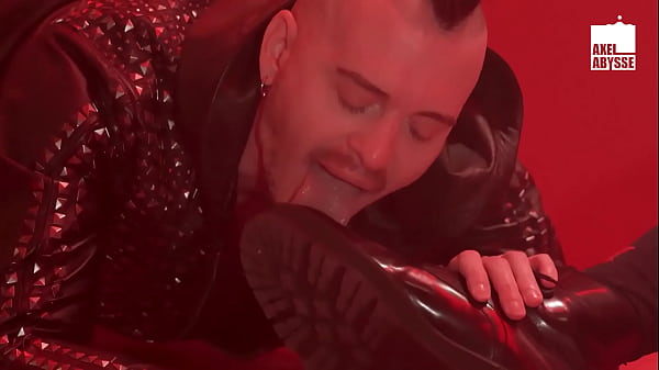 Image Muscular Top Viktor Destroys Axel Abysse's Hole