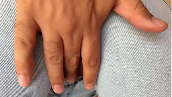 Image El jefe de mi novio me folla como quiere, a cambio de dar vacaciones para mi novio , sexo en jeans con hombre maduro