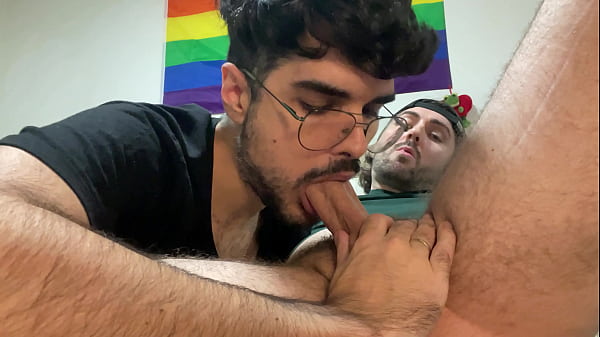 Image haciendo que la polla grande y dura de mi amigo se corra en mi boca