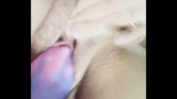 Image ROSSSMEXICANAOF QUE RICO ME METO MI DILDO ,OCUPO VERGA ESTOY MUY CALIENTE DILDO DE COLORES BRILLANTE