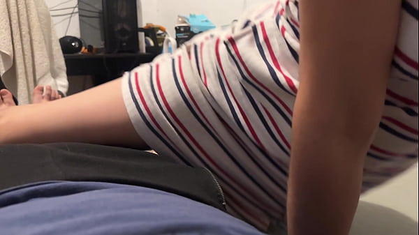Image jovencita desesperada se folla a su hermanastro cuando estan solos en casa , se le traga toda la leche