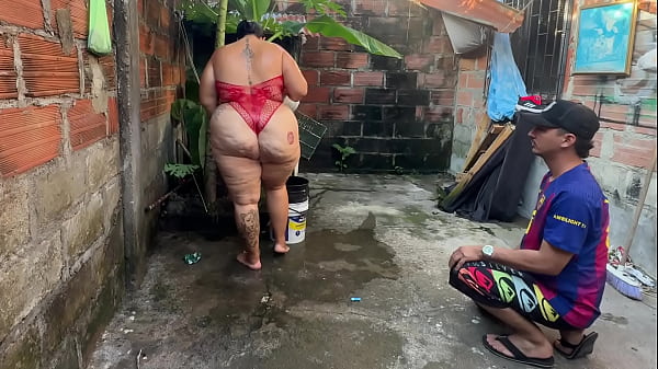 Image MI VECINO ENTRA AMI CASA ME VE EN EL JARDIN ESTO PASO