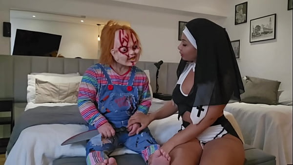 Image A freira levando o chucky pra confessar seus pecados daquele jeito