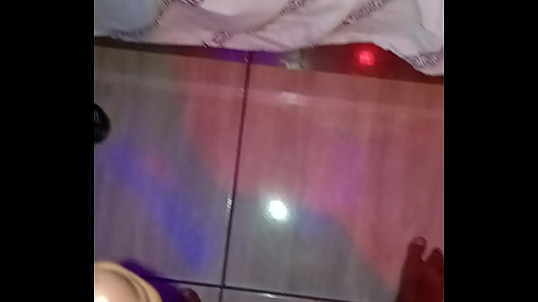 Image Loirinha gostosa exibindo seu lindo corpinho e dando sua buceta rosa