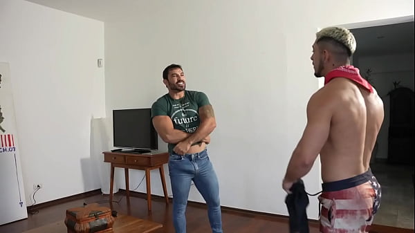 Image TRABALHANDO DE MOTORISTA E O PASSAGEIRO DEU EM CIMA. PAGOU A CORRIDA COM O CUZ&Atilde_O.