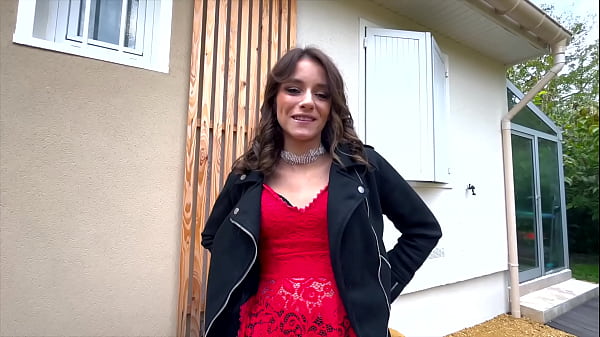 Image Ariana, petite gourmande, veut deux bites pour elle