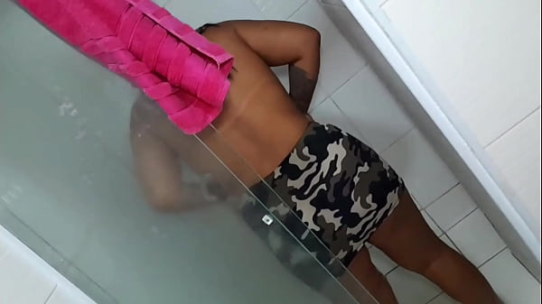 Image PEGOU NO FLAGRA: Me Masturbando e o Velhote Veio Foder.