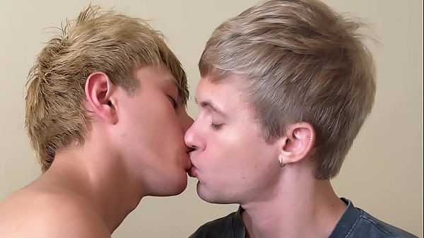 Image No49 A guy passing by on the street filled a twink's mouth with sperm and then they continued at home