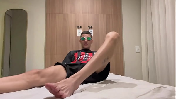 Image SORTEEI UMA SENTADA NA MINHA PICA E O GANHADOR VEIO PEGAR O PREMIO. PUTINHA QUASE DESISTIU.