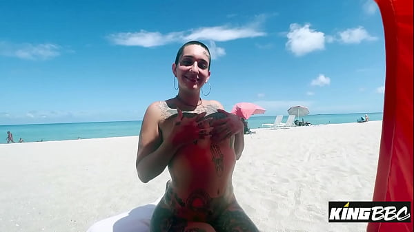 Image Welcome to Miami! Pornstar Gia Lovely Sucks Louie Smalls on a Public Beach at KingBBC