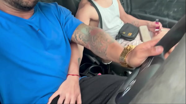 Image BOY DOMINADOR ME FEZ DE PUTINHA DENTRO DO CARRO