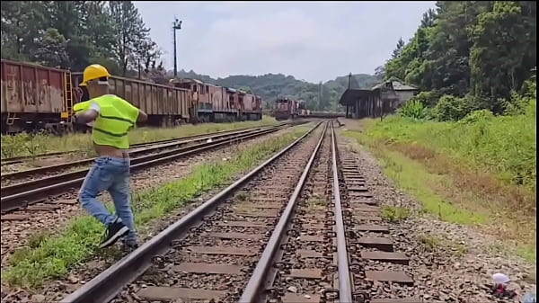 Image OS OPERARIOS PEGARAM PESADO NA HORA DO ALMO&Ccedil_O FUDERAM O COLEGA PASSIVO E DERAM MUITO LEITE DE SOBREMESA (TEASER)