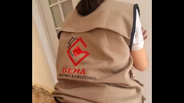 Image ingeniera colombiana Nataly follando antes de ir al trabajo